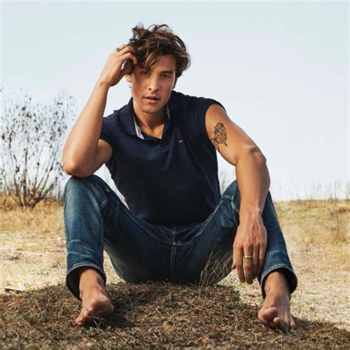 Shawn Mendes Ethnicity, Nationality, Race, Family, Body measurements, career