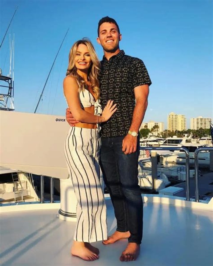 Siesta Key’s Sam Logan sells Florida mansion featuring elevator & ocean views for $6.3M after split from Juliette Porter