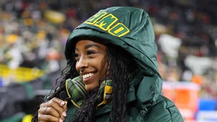 Simone Biles Cheers on Jonathan Owens at Packers vs. Buccaneers Game