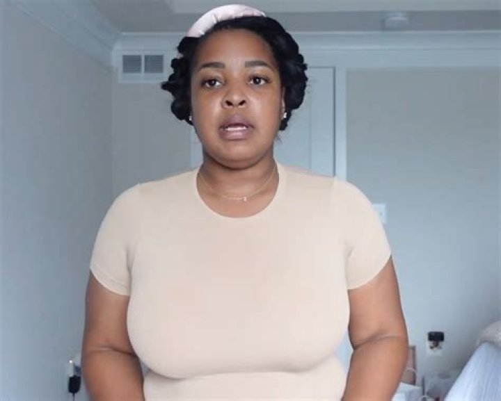 I’m a 34DDD and did a Skims bra haul – I feel ‘jiggly’ in the scoop style & the plunge's giving a whole lot of cleavage