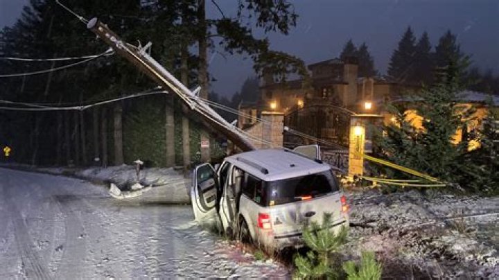 Snow, ice closes roads in Portland metro area, makes driving hazardous