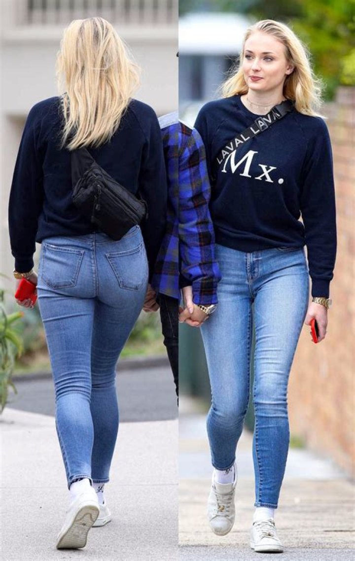 Unraveling The Style Of Sophie Turner: A Look At Her Iconic Jeans