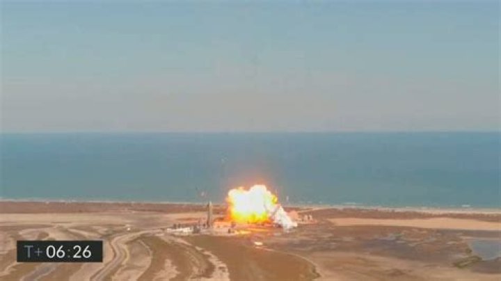 SpaceX Starship crashes after suborbital flight