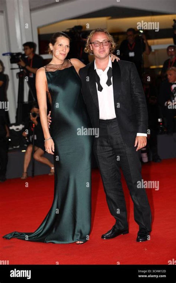 Unveiling The Mystery: Stella Schnabel's Baby Daddy