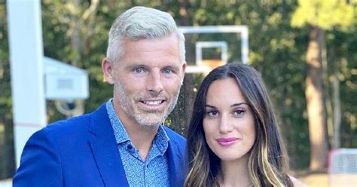 Summer House’s Hannah Berner, Des Bishop Play 'Newly Engaged Game