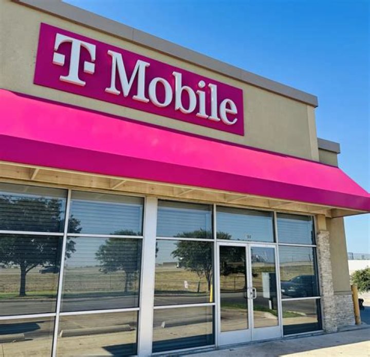 Huge wireless carrier set to close four 'signature' stores - see if your city is on the list