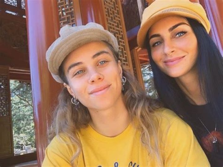 Tash Sultana's Wife: A Deep Dive Into The Life Of The Talented Musician And Her Partner