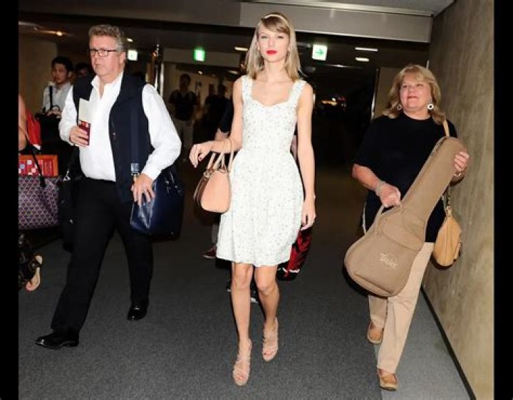 Is Love On The Horizon Again? Taylor Swift's Parents Set To Remarry