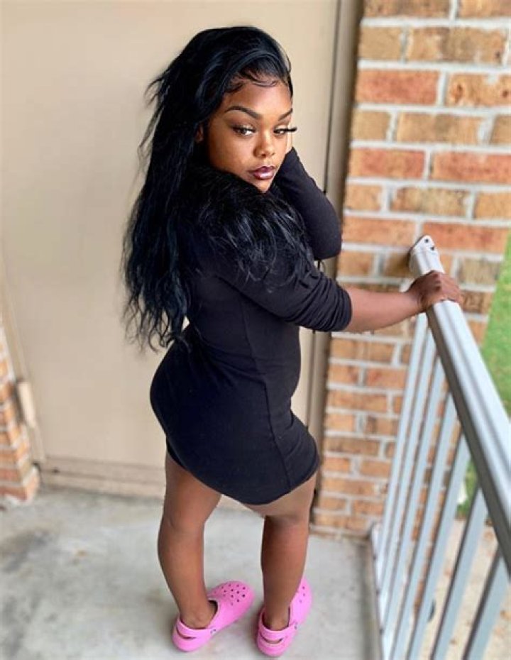 Teen Mom Kiaya Elliott shows off her 'juiciest booty' ever in very tiny spandex shorts after fitness makeover