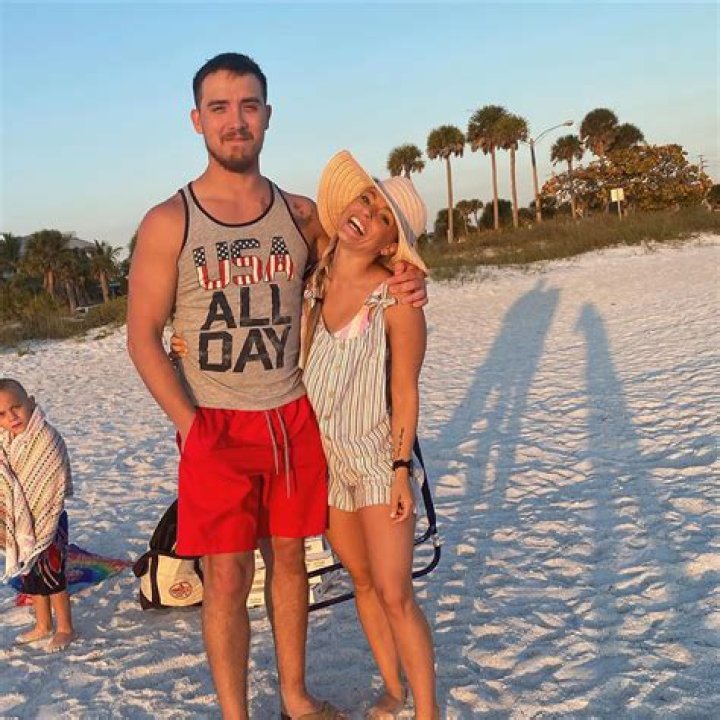 Teen Mom Mackenzie McKee shows off impossible abs in tiny bikini for sexy new snap after split from husband Josh