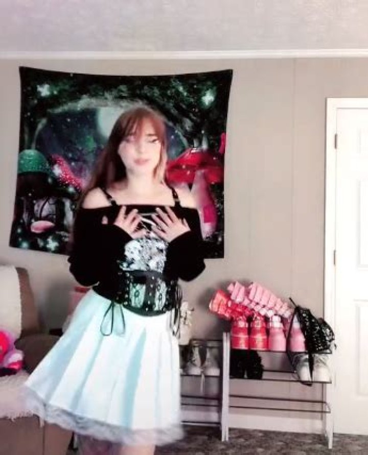 Teen Mom Rachel Beaver nearly flashes fans in her fishnet tights for new NSFW video