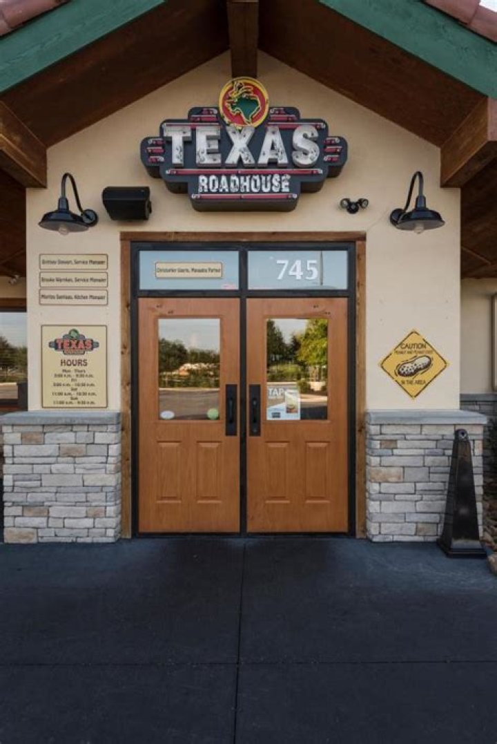 Popular spot and Texas Roadhouse rival abruptly shuts down after seven years - and warns customers to use gift cards now
