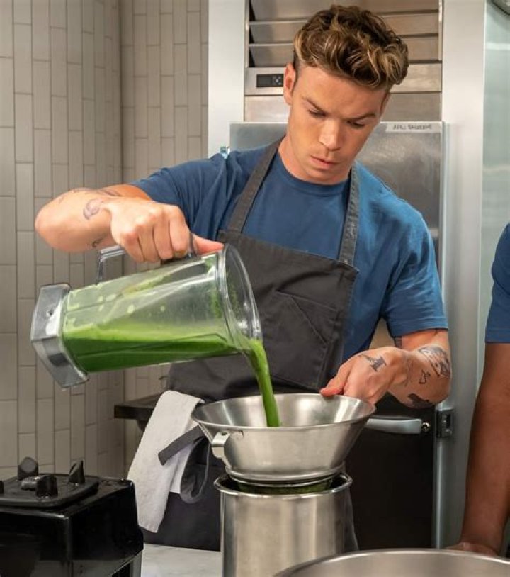 The Bear Fans Think They Found Season 3 Editing Error With Will Poulter