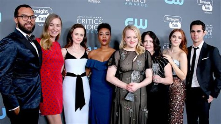 'The Handmaid's Tale' Cast Dishes on Season 2
