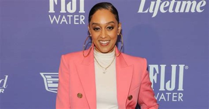Tia Mowry Ditches Wedding Ring Amid Cory Hardrict Divorce: Pics