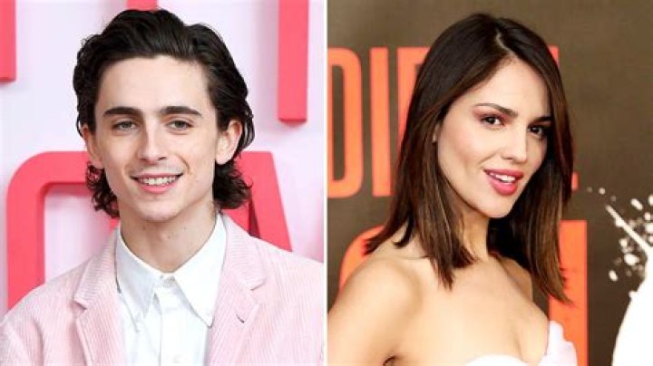 Timothee Chalamet and Eiza Gonzalez Pack on the PDA in Mexico