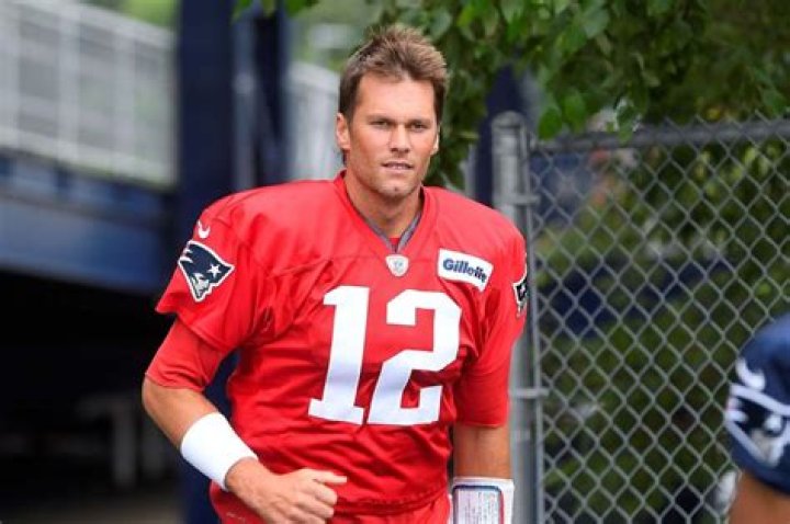 Tom Brady Shows Off Abs in Shirtless Selfie Post-Retirement: Photo