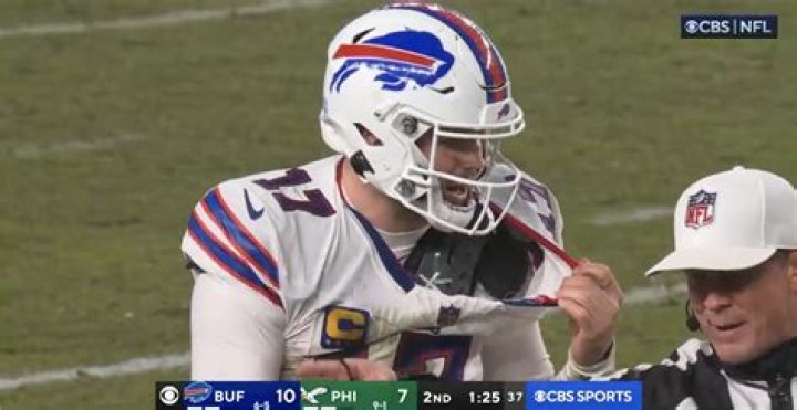 Tony Romo and Jim Nantz left stunned by NFL ref call during Eagles vs Bills and say 'how have they not seen that?'
