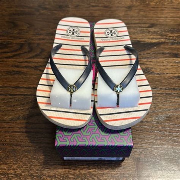 These Tory Burch Retro Print Flip Flops Are So Comfortable