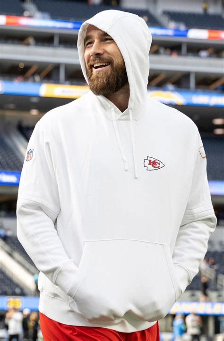 Travis Kelce Earns Cheesecake Factory Shout-Out for Game Day Outfit