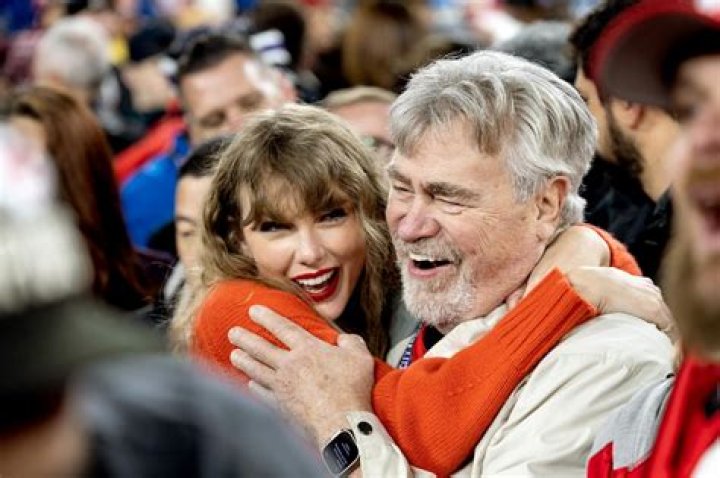 Travis Kelce's Dad Defends Him and Taylor Swift From Bethenny Frankel