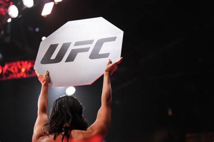 UFC Octagon girl with Only Fans makes more money than Charles Oliveira & Justin Gaethje