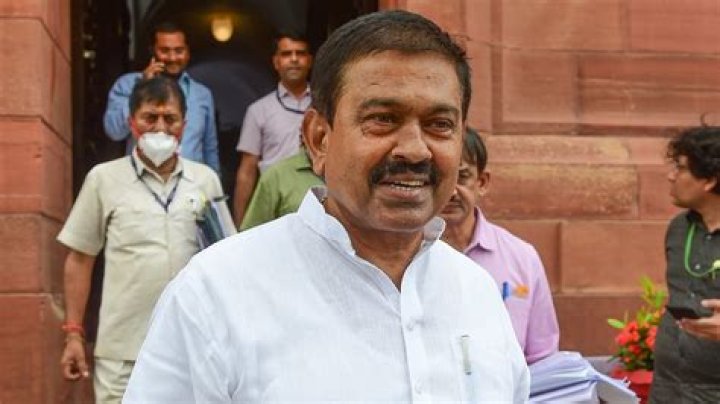 Union Minister Ajay Mishra Teni abuses journalists when questioned about his son