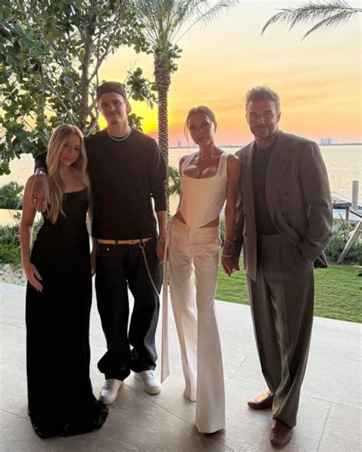 Victoria Beckham Style: 2018 Fashion Pictures From The Past 20 Years