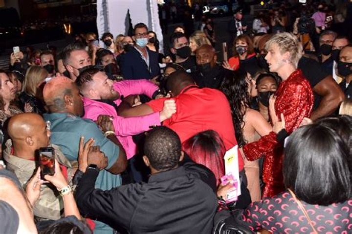 VMAs 2021: Why Machine Gun Kelly, Travis Barker Cut Performance