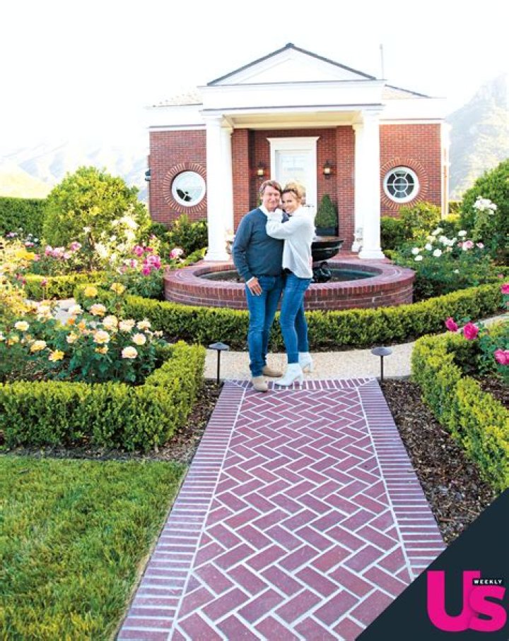 Wayne Gretzky Gives Tour of His Home and Life With Wife Janet