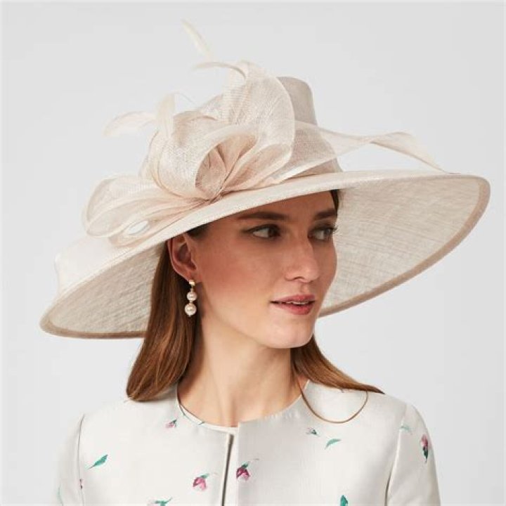 21 Best Wedding Hats & Wedding Hat Etiuqette