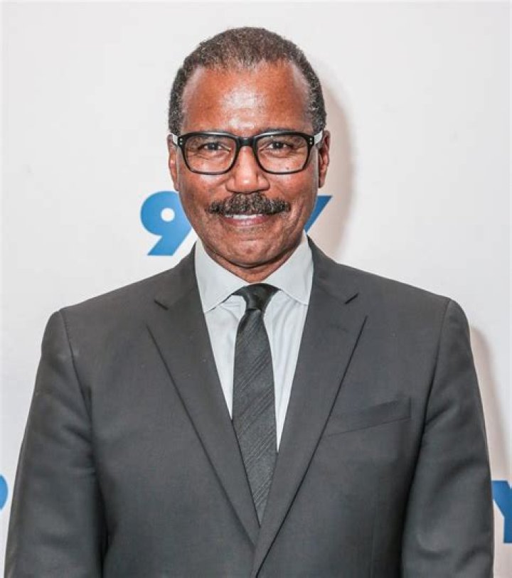 What is Bill Whitaker's net worth?