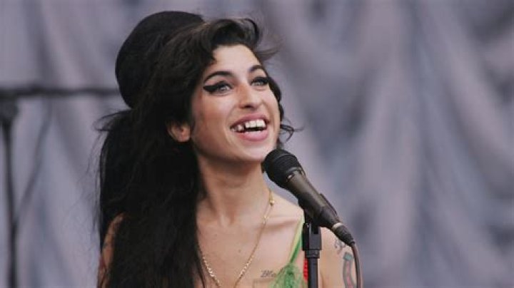 Unraveling The Mystery: What Happened To Amy Winehouse's Tooth?