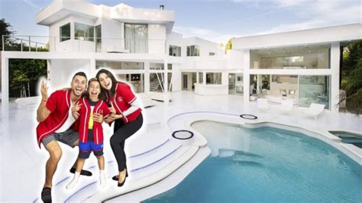 Where Does Royalty Family Live