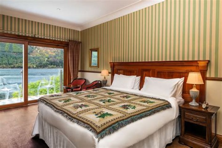 The Whispering Pine Lodge: Scottish Highlands Hotel Review