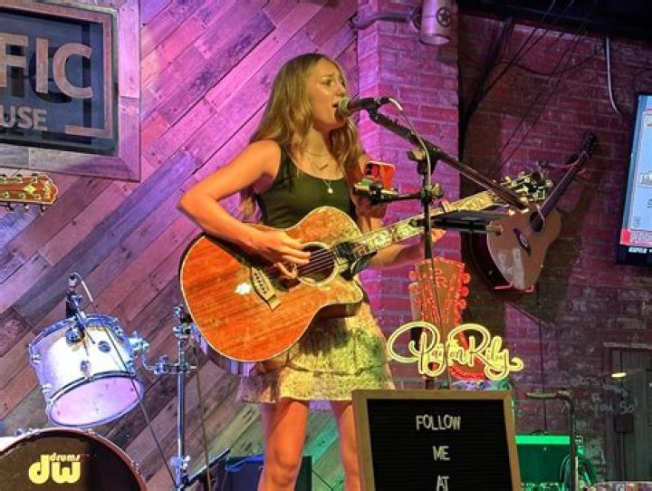 Who is country singer Payton Riley?