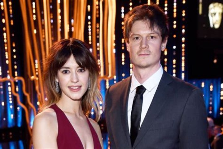 Who is Daisy Edgar Jones? | Wiki, Age, Bio, Net Worth, Career, Relationship, Family