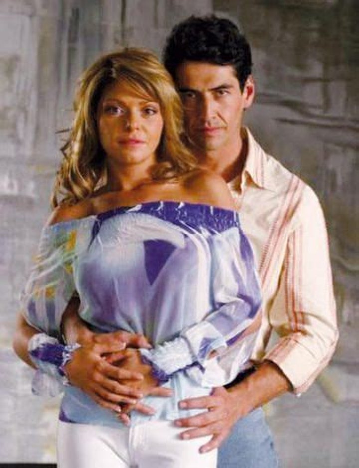 Who is Itati Cantoral Dating Now? Past Relationships, Current Relationship Status, Rumours, and Facts