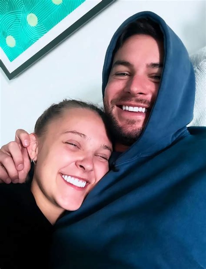 Unraveling The Mystery: Who Is JoJo Siwa's Girlfriend Now?