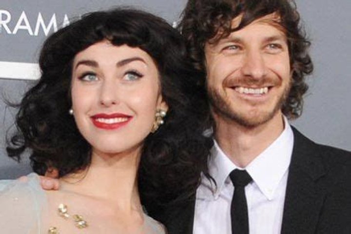 Unveiling The Mystery: Who Is Kimbra Married To?