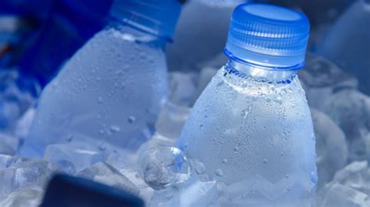 Quick Answer: Why Does Bottled Water Not Freeze
