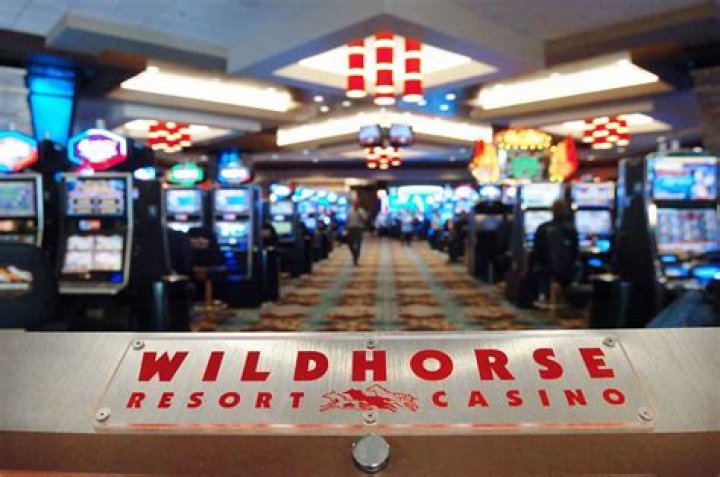 Wild Horse Casino shooting in Pendleton - 'Bystander hurt in SHOOTOUT between gunman and police' at resort in Oregon