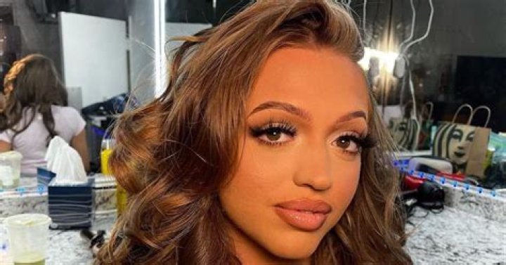 Woah Vicky (Instagram Star) Wiki, Biography, Age, Height, Weight, Boyfriend, Net Worth, Career, Facts