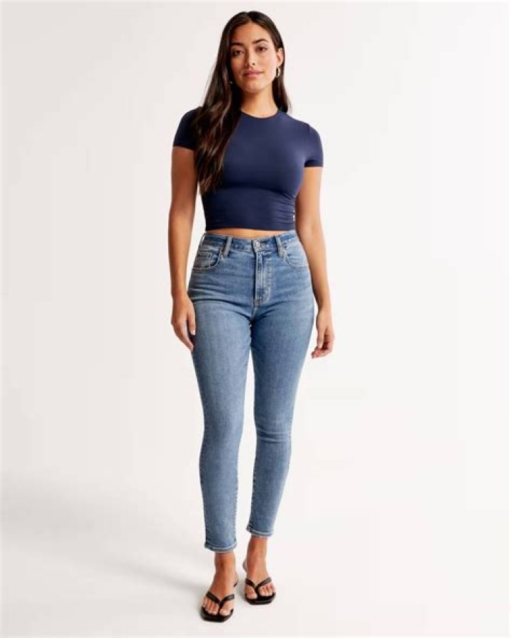 Millennial exposes Abercrombie & Fitch after comparing two pairs of jeans that were the same size but wildly different