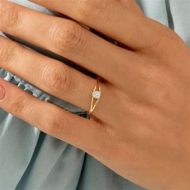 Woman branded ungrateful after weeping over ‘tiny’ engagement ring and people say she’s got ideas WAY above her station