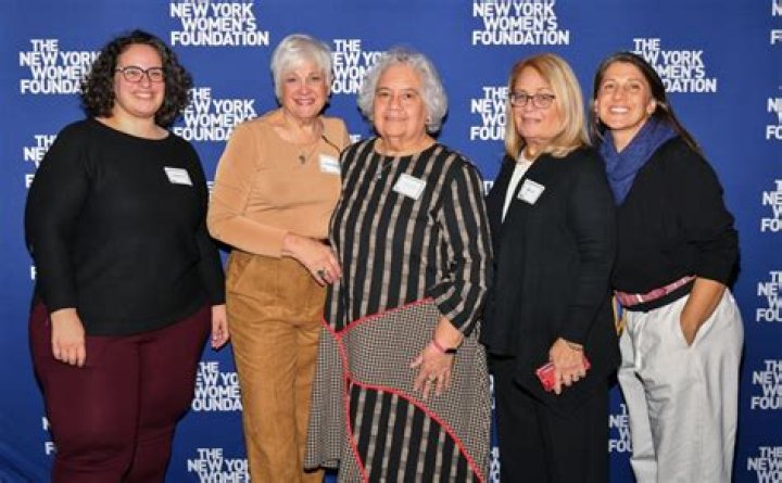 Woman’s ‘flawless foundation’ method goes viral and the key is an old PICTURE frame