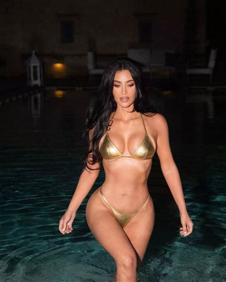 Wow At 42! Kim Kardashian Is Bewitching In THESE Bikini Pics