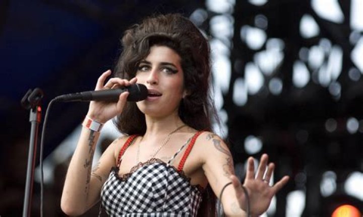 Captivating Moments: Young Amy Winehouse Pictures