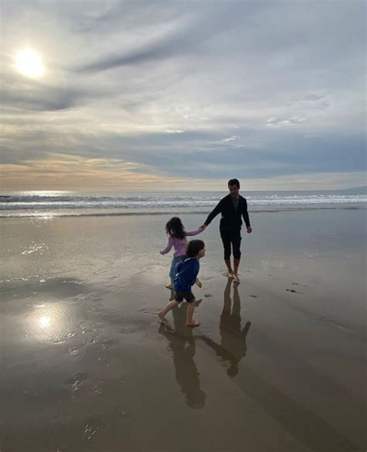Zooey Deschanel, Jacob Pechenik's Rare Photos With 2 Kids: Pics